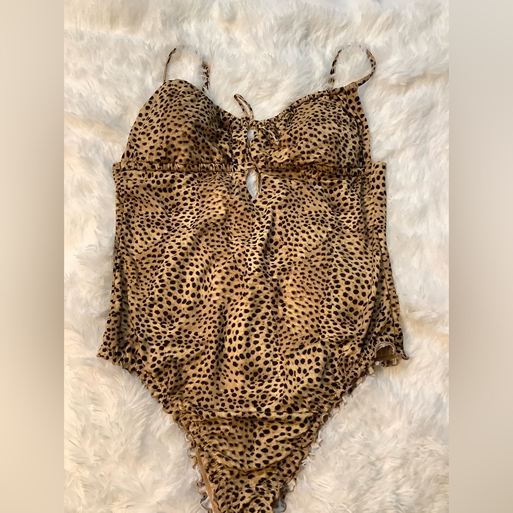 NWOT Women’s XL LEOPARD print bathing suit